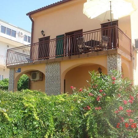 Apartments Renata Primosten Bagian luar foto