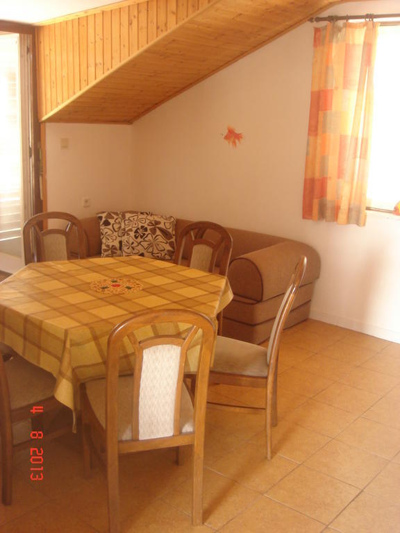 Apartments Renata Primosten Ruang foto