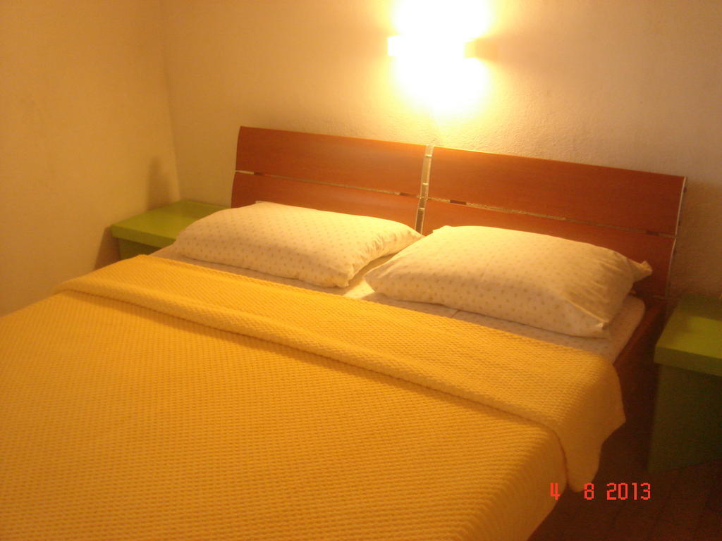 Apartments Renata Primosten Ruang foto