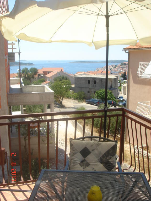 Apartments Renata Primosten Bagian luar foto