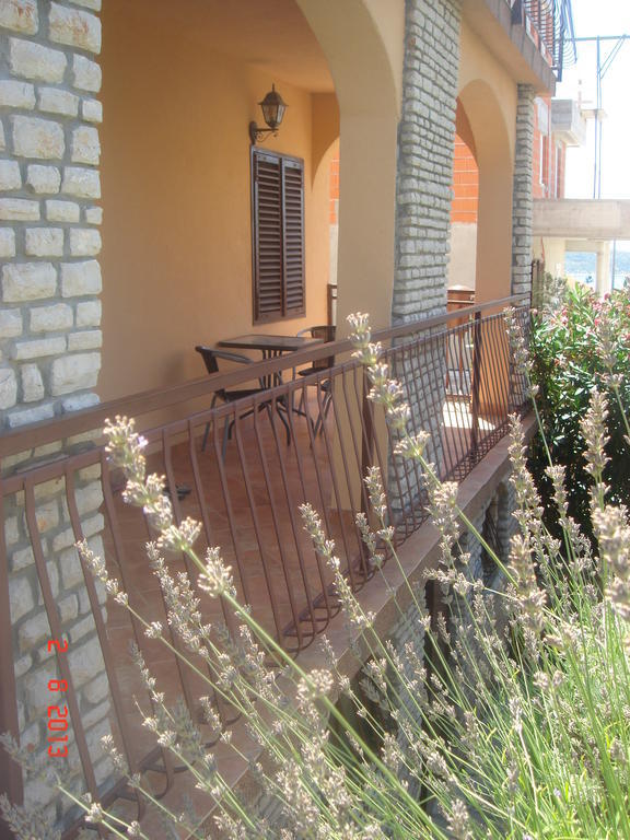 Apartments Renata Primosten Bagian luar foto