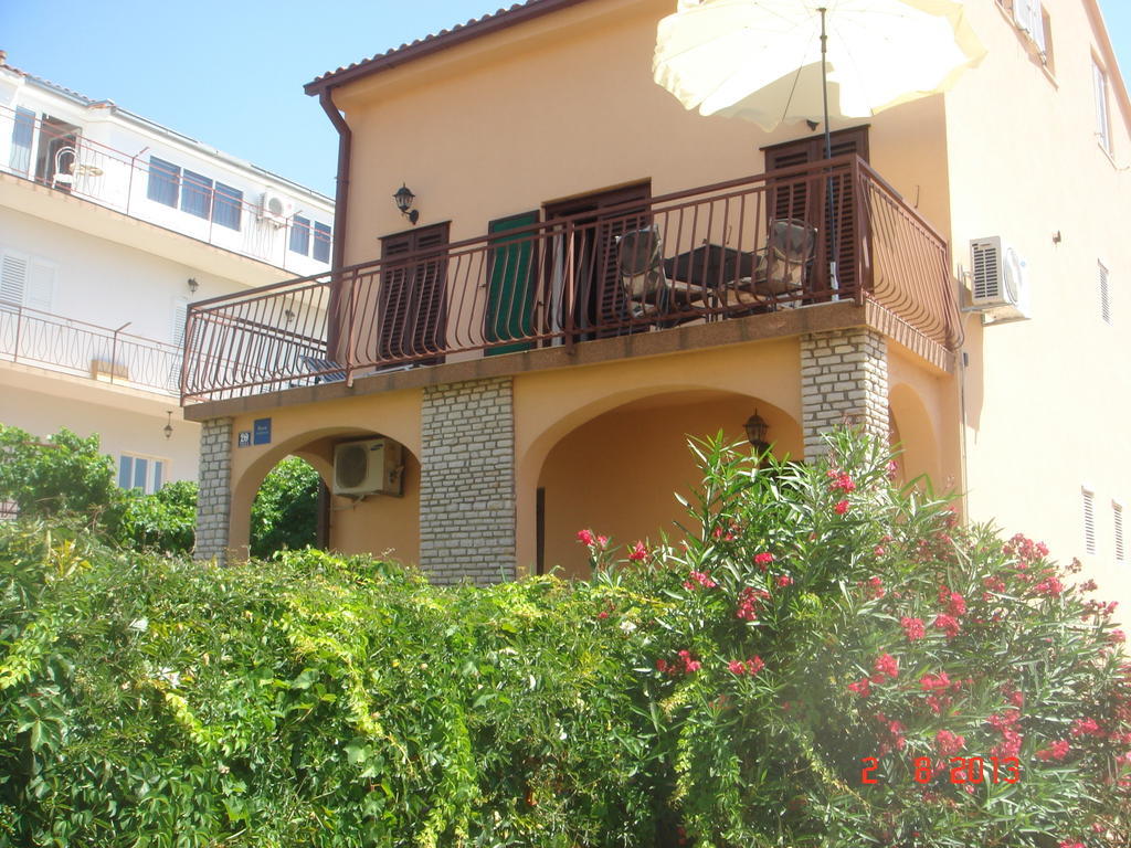 Apartments Renata Primosten Bagian luar foto
