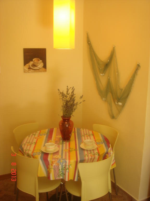 Apartments Renata Primosten Ruang foto